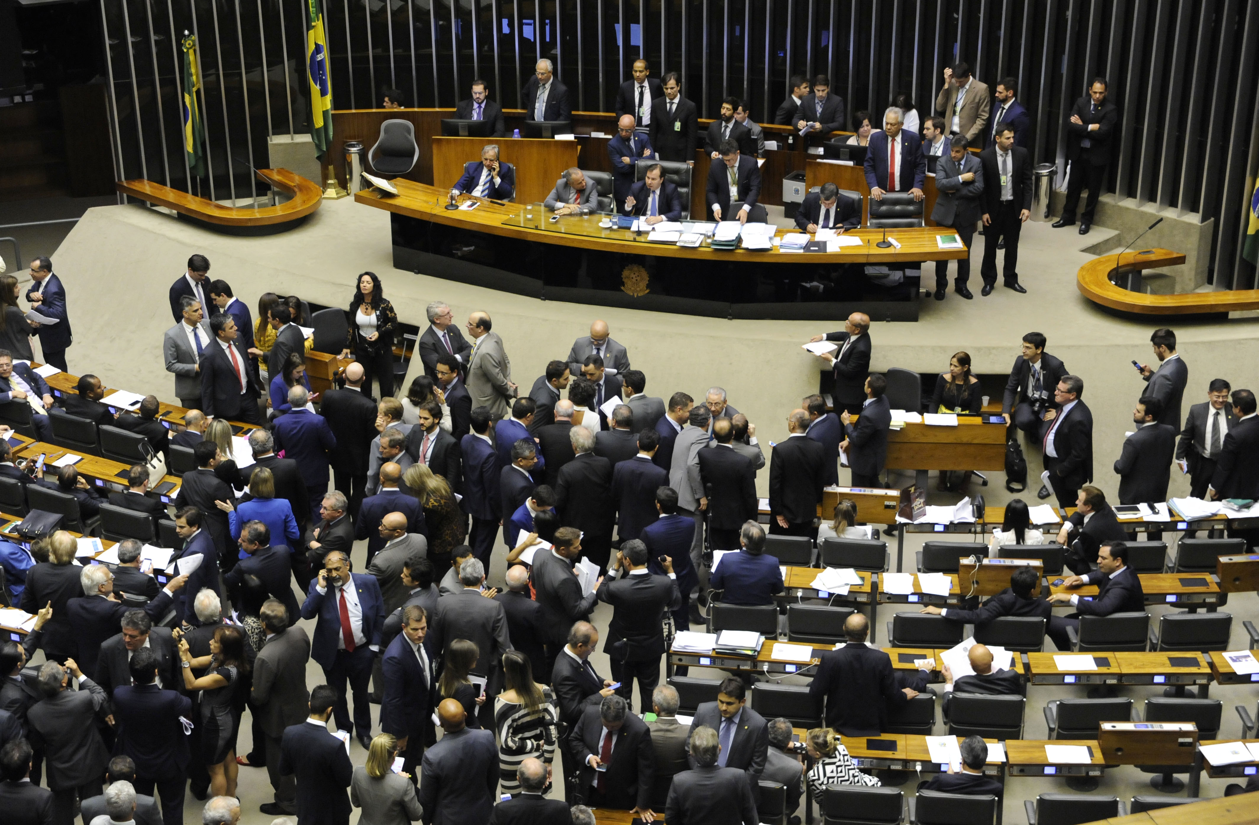 Plenário pode votar PEC que cria cota para mulheres no Legislativo